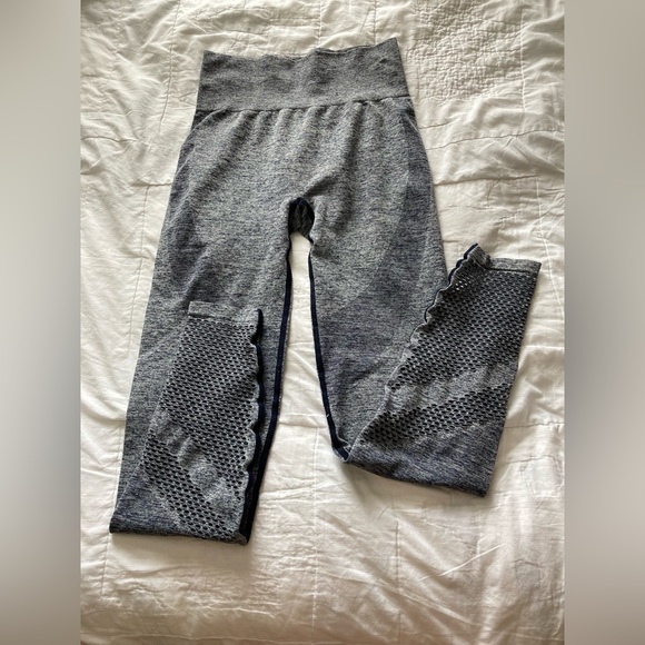 Pink by Victoria’s Secret gray leggings - Picture 1 of 2